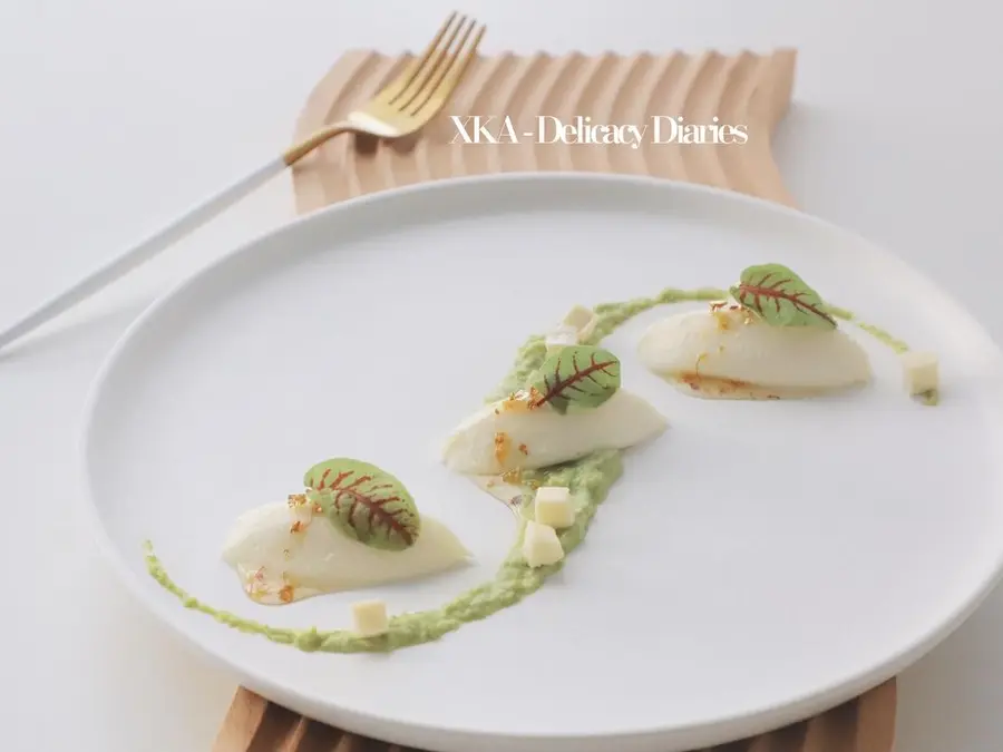 Creative dish dessert plating [osmanthus yam mousse with avocado puree] step 0