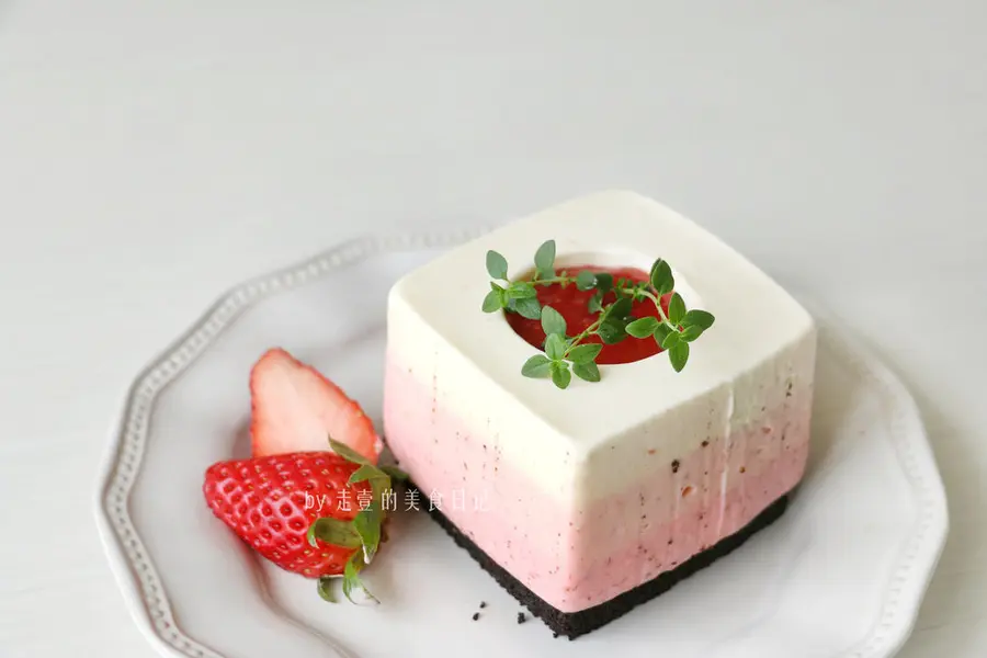 No molds! Creative strawberry cheese mousse~ step 0