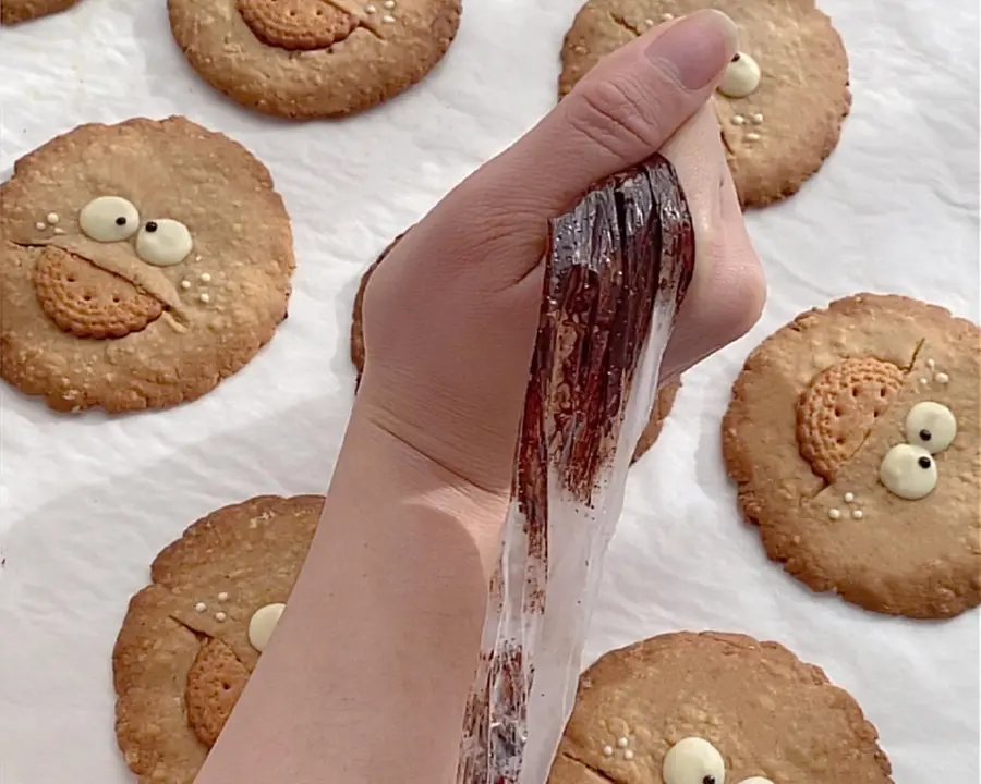 Cute and cute creative cartoon oatmeal cookies without molds step 0