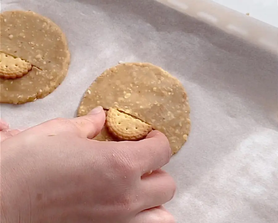 Cute and cute creative cartoon oatmeal cookies without molds step 0