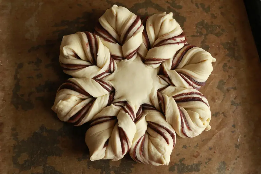 Ins wind Christmas snowflake bean paste bread --- miss the summer wind and autumn rain can no longer miss the winter snowflakes step 0