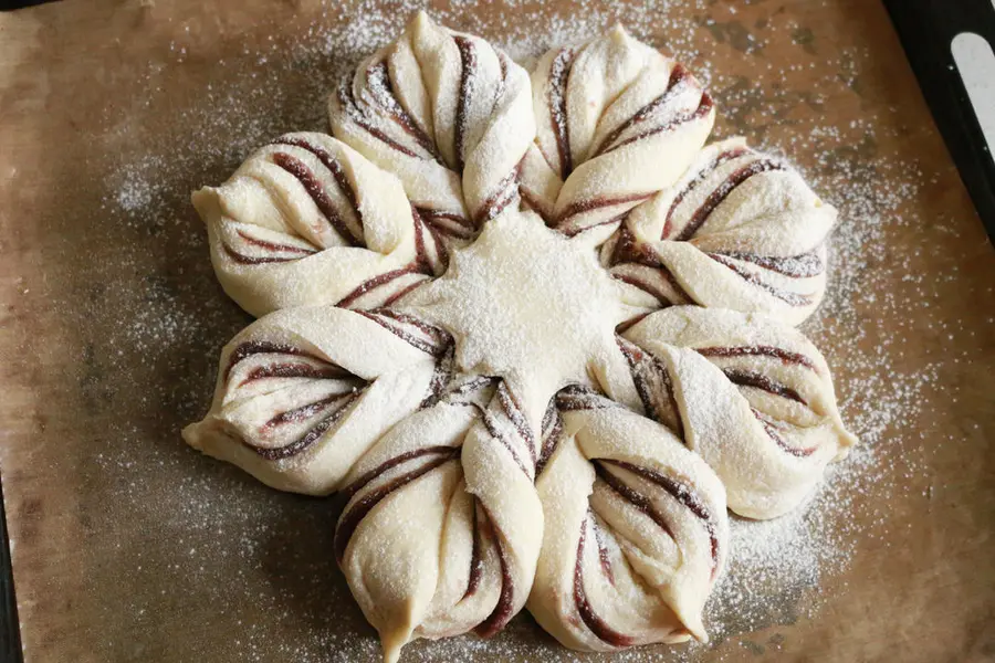 Ins wind Christmas snowflake bean paste bread --- miss the summer wind and autumn rain can no longer miss the winter snowflakes step 0