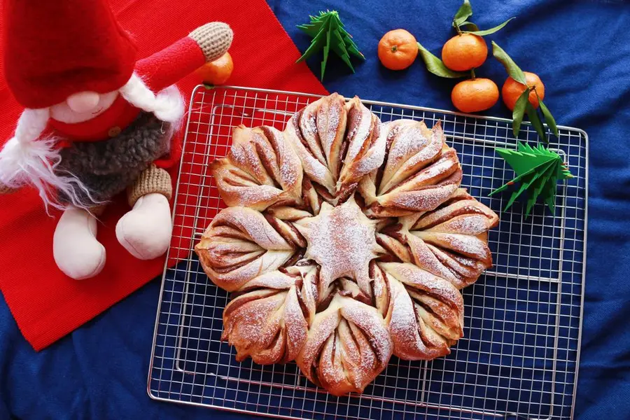 Ins wind Christmas snowflake bean paste bread --- miss the summer wind and autumn rain can no longer miss the winter snowflakes step 0