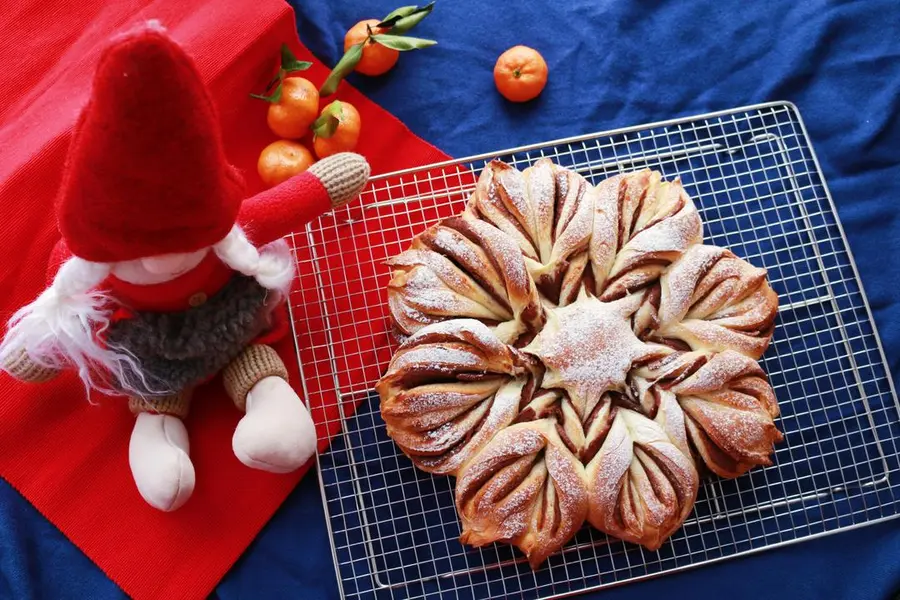 Ins wind Christmas snowflake bean paste bread --- miss the summer wind and autumn rain can no longer miss the winter snowflakes