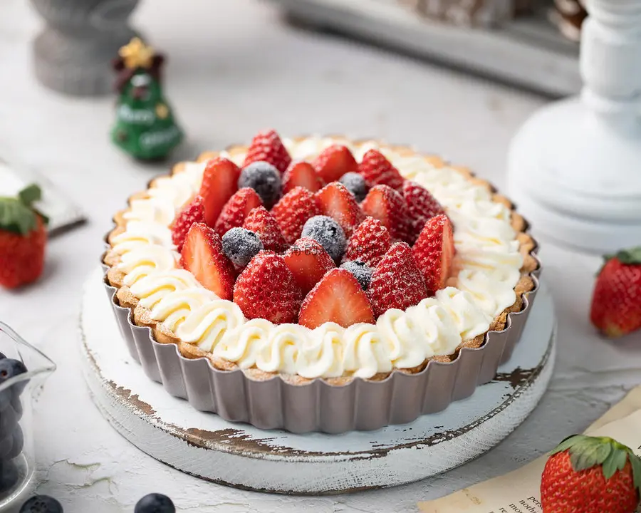 Christmas Special: Cheese Strawberry Tart! Super great for sharing!