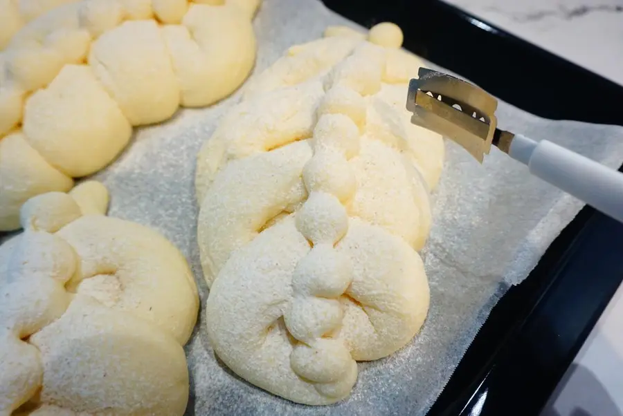 Christmas ~ leafy bread step 0