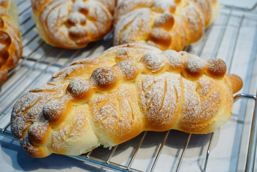 Christmas ~ leafy bread step 0