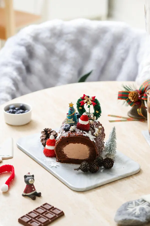 Christmas  chocolate stump cake step 0