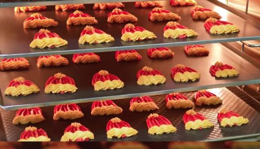 Super cute Santa hat cookies 
It's super simple ❗ without a mold