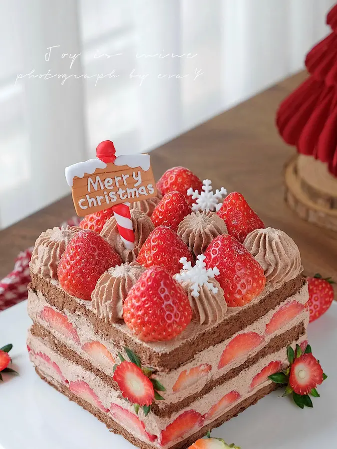 It's hard not to be tempted by the â¤ï¸ Chocolate Strawberry Cake  for Christmas season  step 0