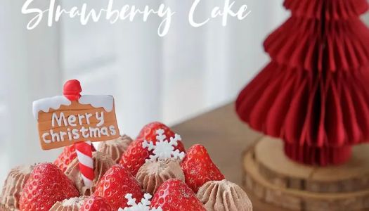 It's hard not to be tempted by the ❤️ Chocolate Strawberry Cake  for Christmas season 