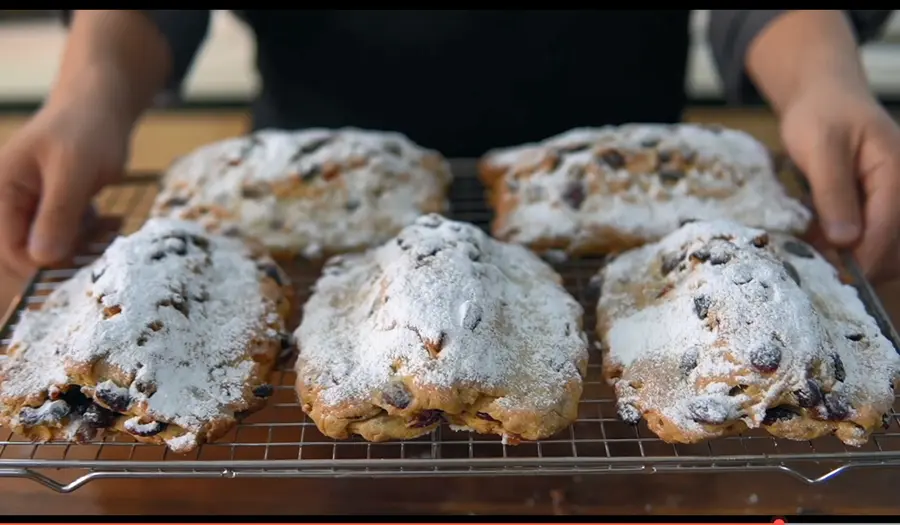 A magical bread that tastes better the more you put it! German Christmas Bread - Stolen step 0