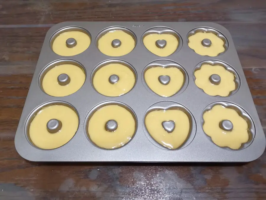 Christmas-style donuts step 0