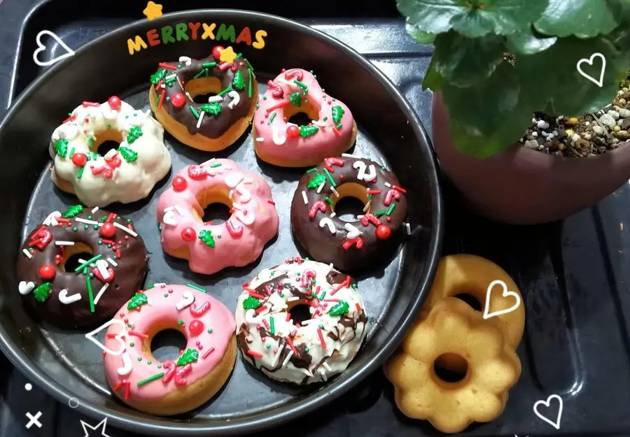 Christmas-style donuts