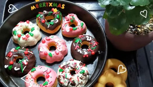 Christmas-style donuts