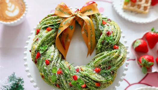 Matcha cranberry garland bread