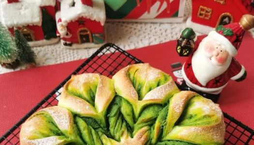 Matcha soufflé snowflake bread