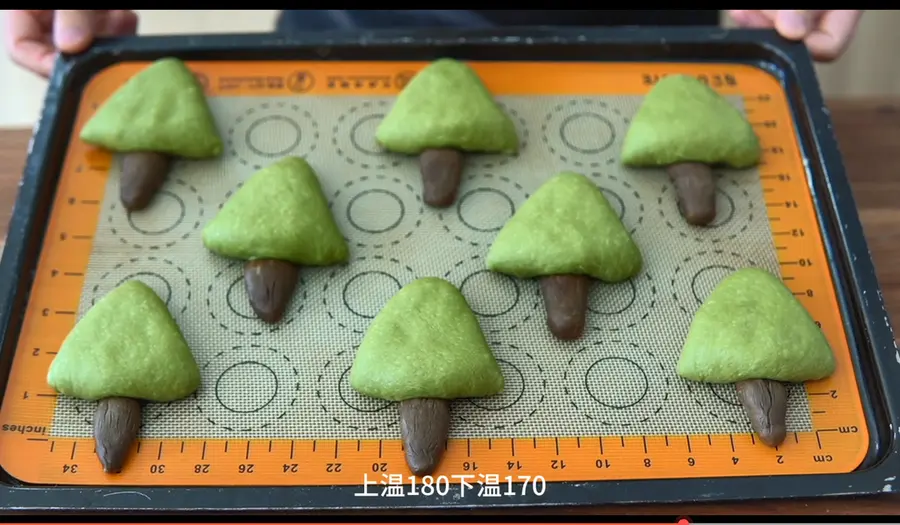 The Christmas atmosphere is full, matcha taro puree Christmas tree bread! step 0