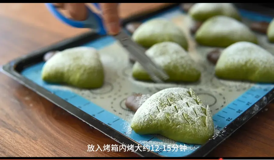 The Christmas atmosphere is full, matcha taro puree Christmas tree bread! step 0