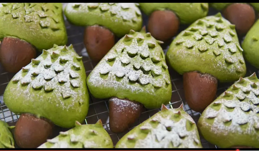 The Christmas atmosphere is full, matcha taro puree Christmas tree bread! step 0