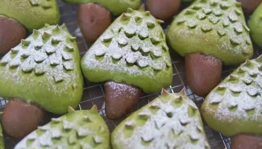 The Christmas atmosphere is full, matcha taro puree Christmas tree bread!