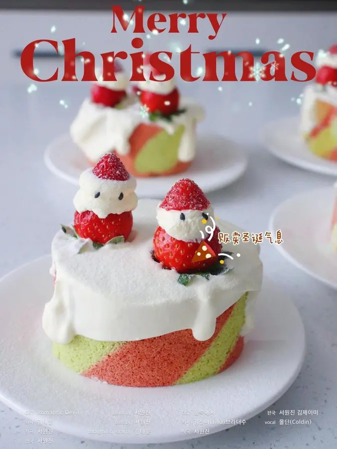 The Christmas atmosphere is full of two-color milk cover strawberry cake rolls step 0