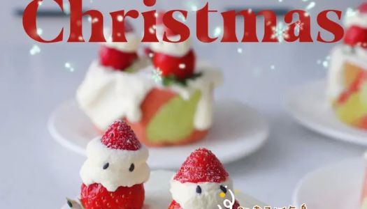 The Christmas atmosphere is full of two-color milk cover strawberry cake rolls