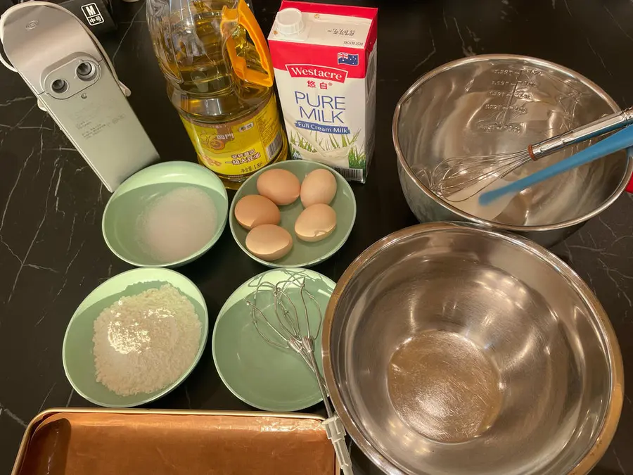 Christmas  strawberry cake step 0