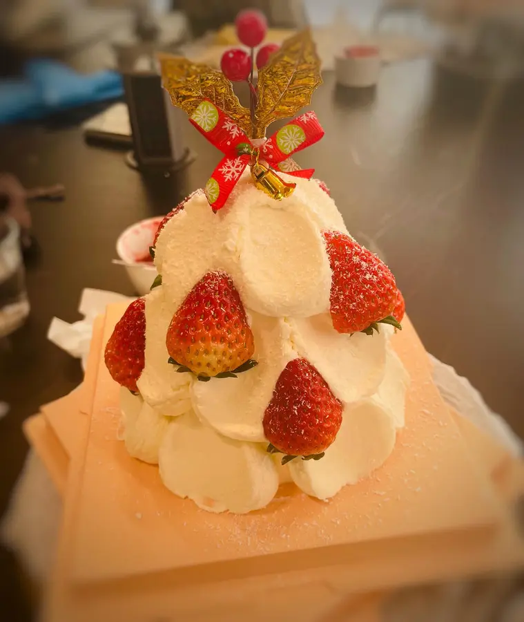 Christmas  strawberry cake