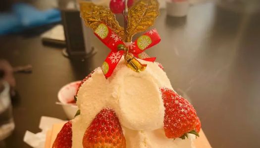 Christmas  strawberry cake