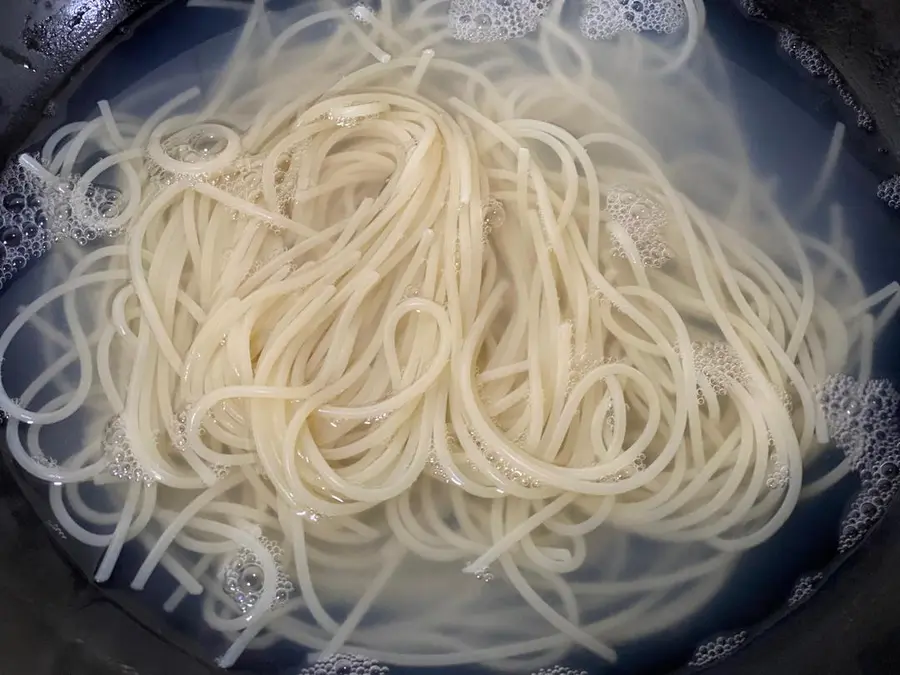 Garlic spinach sausage pasta step 0