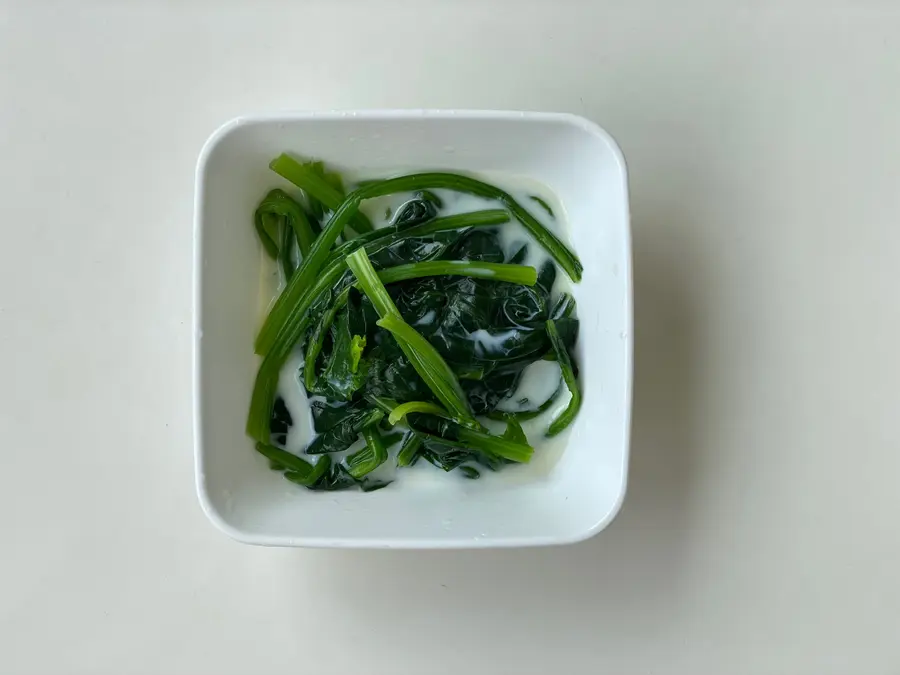 Garlic spinach sausage pasta step 0