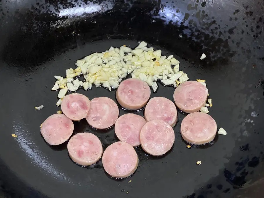 Garlic spinach sausage pasta step 0