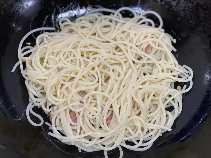 Garlic spinach sausage pasta step 0