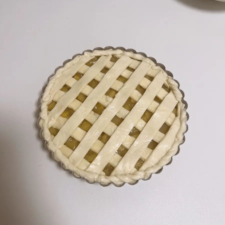 Finger cake Christmas apple pie  with strip cutting skills step 0