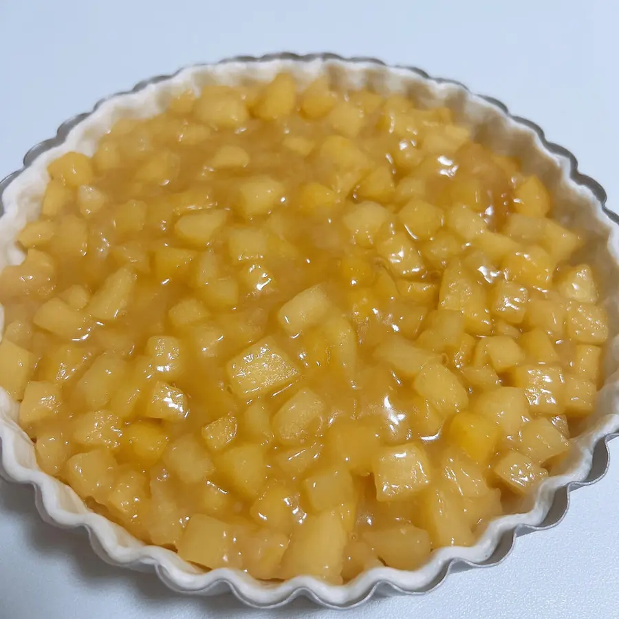 Finger cake Christmas apple pie  with strip cutting skills step 0