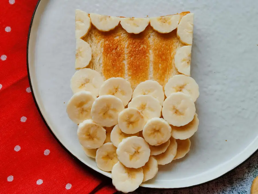 Banana strawberry toast Santa Claus breakfast step 0