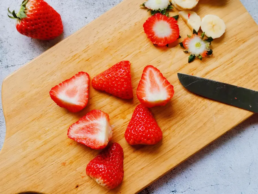 Banana strawberry toast Santa Claus breakfast step 0