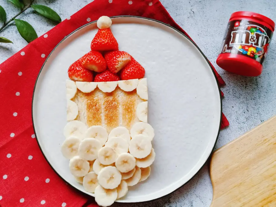 Banana strawberry toast Santa Claus breakfast step 0