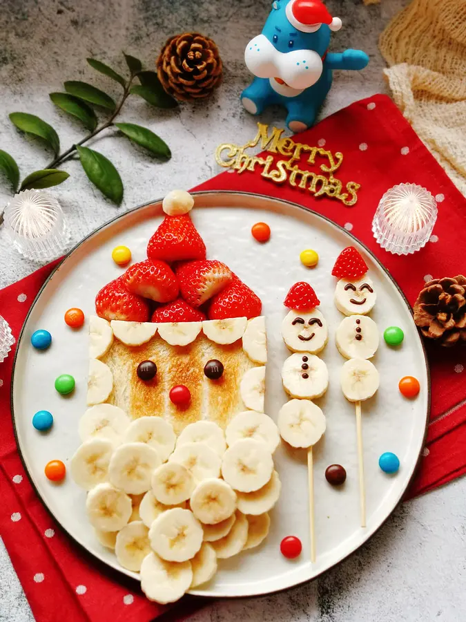 Banana strawberry toast Santa Claus breakfast step 0