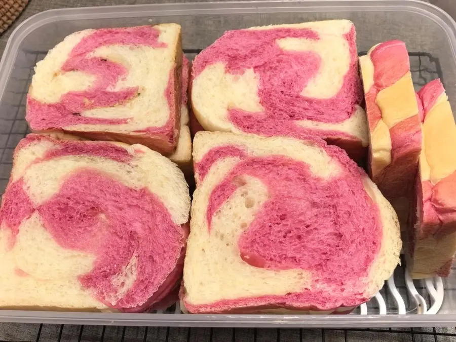 Christmas  two-color toast step 0