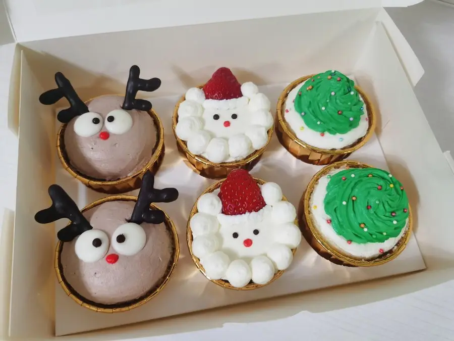 Simple and quick hand  Christmas cupcakes ⛄️ and cupcakes