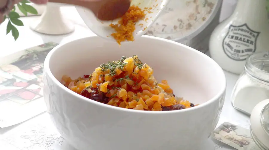 Traditional British no-bake Christmas pudding step 0