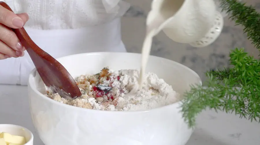 Traditional British no-bake Christmas pudding step 0