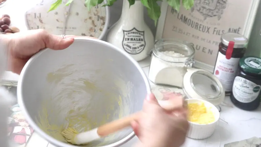 Traditional British no-bake Christmas pudding step 0