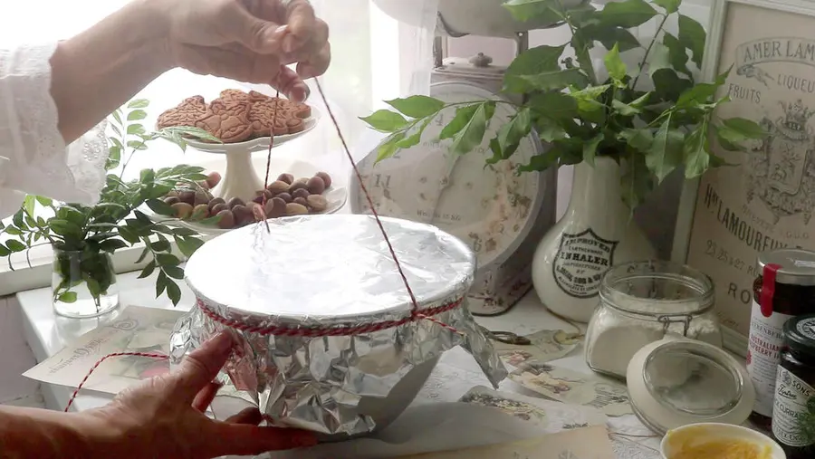 Traditional British no-bake Christmas pudding step 0