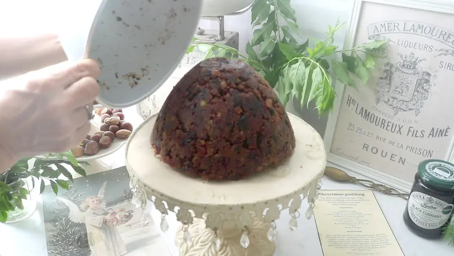 Traditional British no-bake Christmas pudding step 0