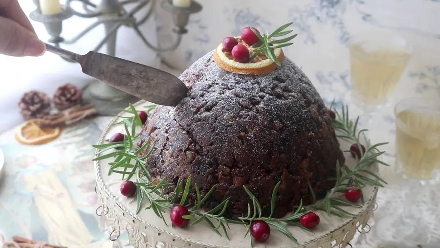 Traditional British no-bake Christmas pudding step 0