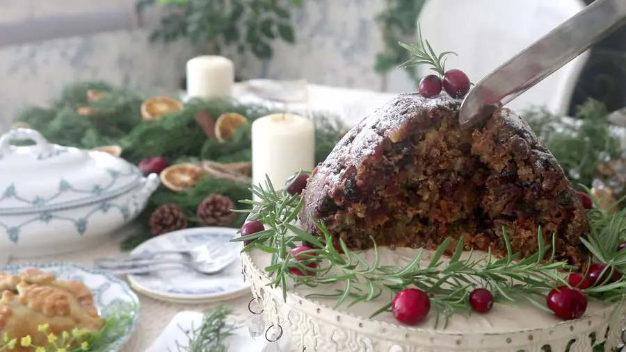 Traditional British no-bake Christmas pudding step 0