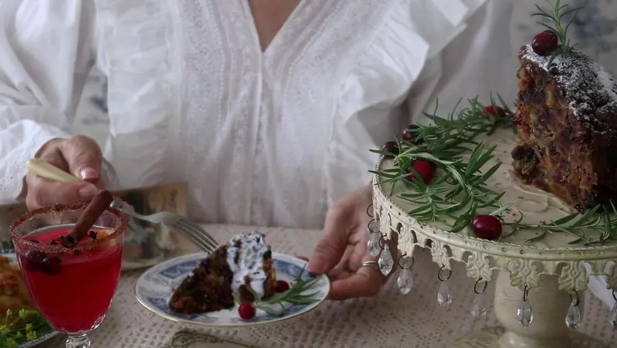 Traditional British no-bake Christmas pudding step 0